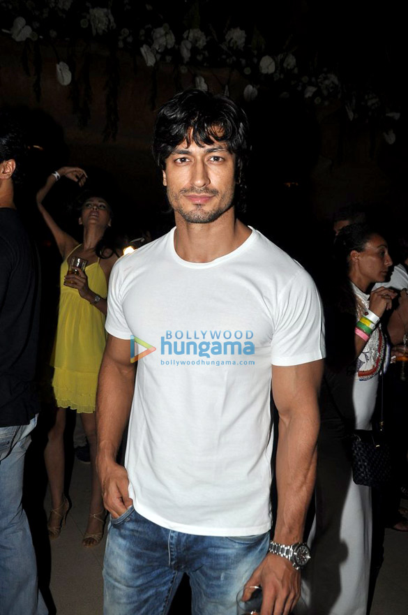 celebs grace welspuns bash at india resort fashion week 2012 4