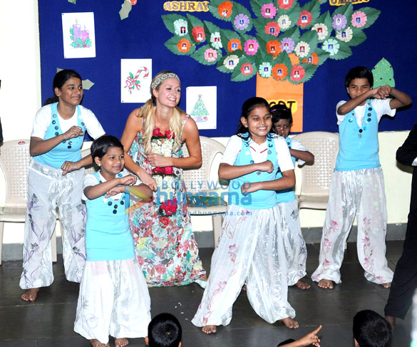 paris hilton visits orphanage kids at ngo 3