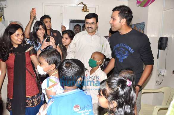 rohit sharma meets cancer patients 4