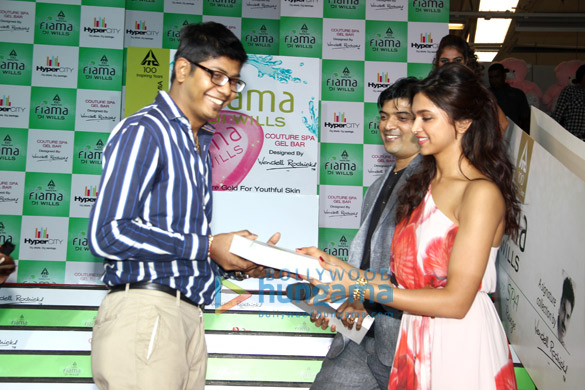 deepika at itc fiama di wills couture spa range launch 8