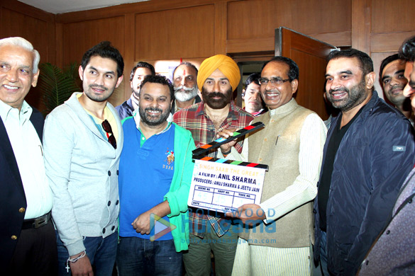 celebs at the mahurat of the film singh saab the great 2