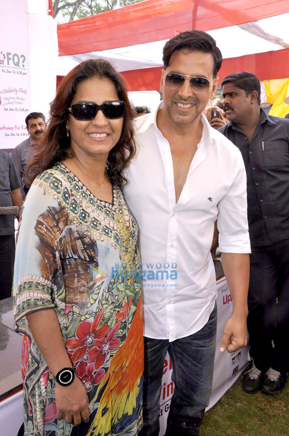 akshay inaugurates upper crust show 5