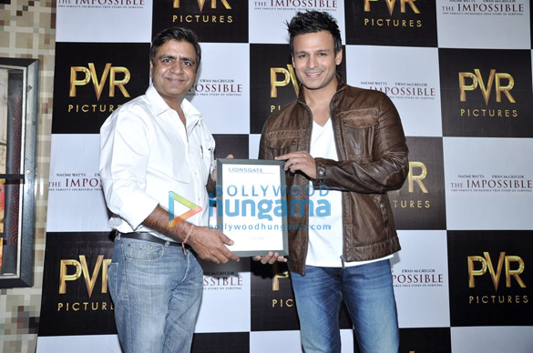 vivek oberoi at the film the impossible press meet 6