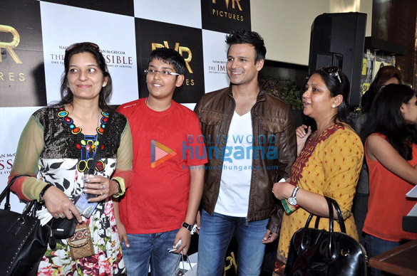 vivek oberoi at the film the impossible press meet 8