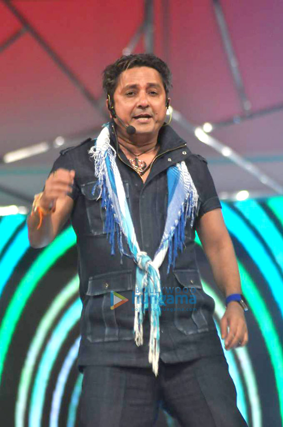 bollywood biggies at umang police show 2013 18