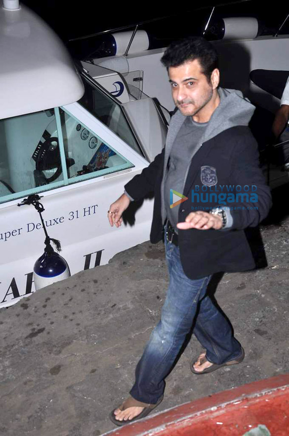 celebs grace hrithiks birthday yacht party 5