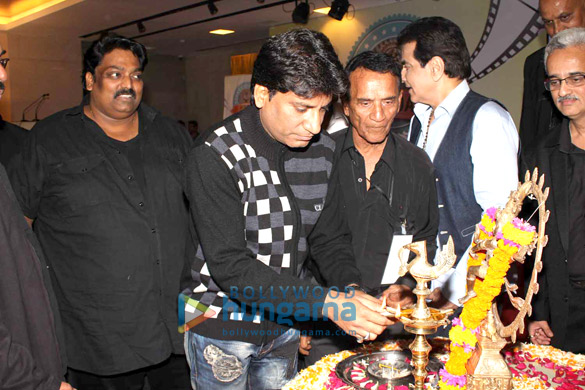 jeetendra lighting the diya along with pappu khanna jay borade 3