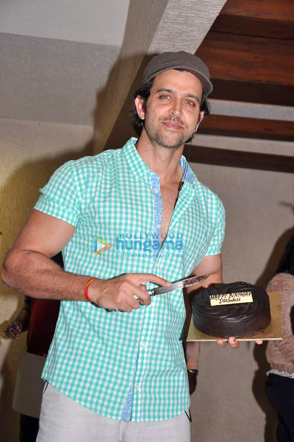 hrithik roshan celebrates birthday with media 6