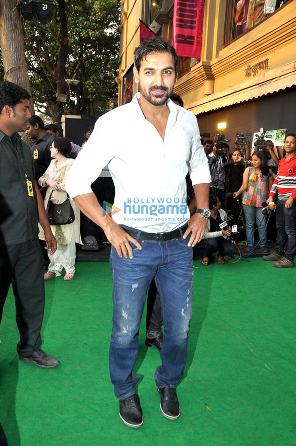 launch of suniel shettys store r house 19