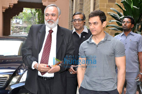 aamir khan visits kem hospital 9