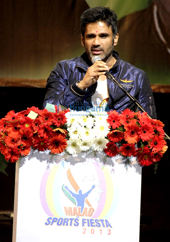 bollywood politicains came at closing of malad sports fiesta 6