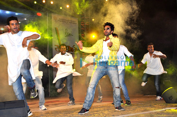 jackky bhagnani akcent perform at alegria festival in panvel 5