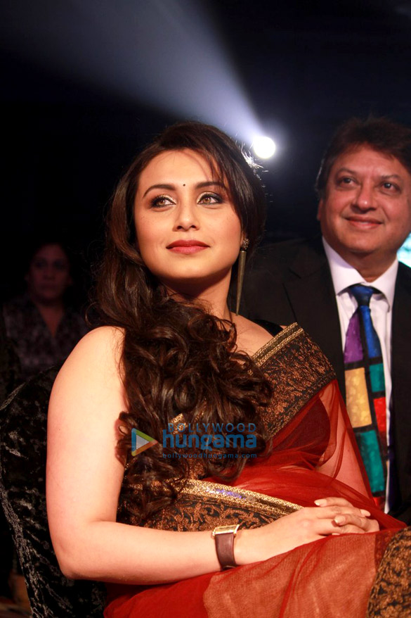 rani urmila juhi at gr8 women awards in dubai 21
