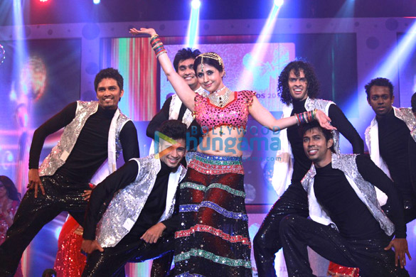 rani urmila juhi at gr8 women awards in dubai 3