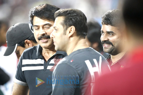 salman khan at mumbai heroes vs kerala strikers match 10