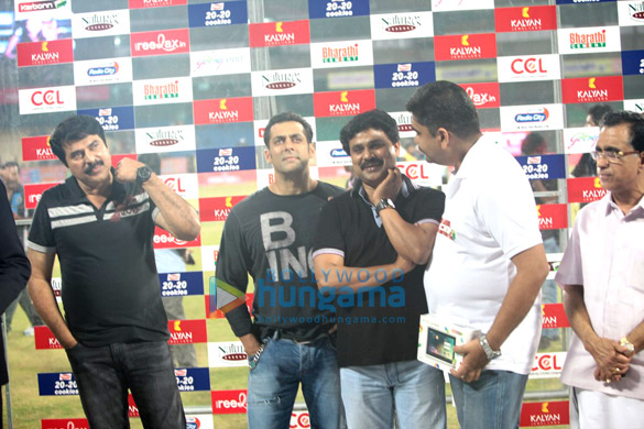 salman khan at mumbai heroes vs kerala strikers match 3