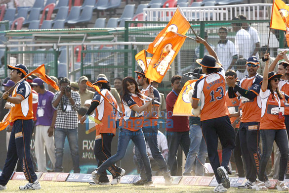riteish genelia at veer marathi vs karnataka bulldozers match 3