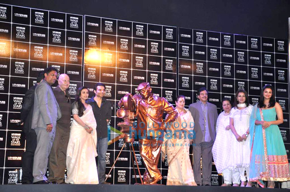 unveiling of yash chopras statue at utvstars walk of the stars 3