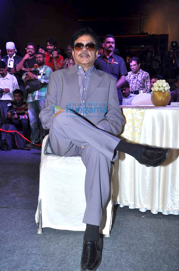 unveiling of yash chopras statue at utvstars walk of the stars 23