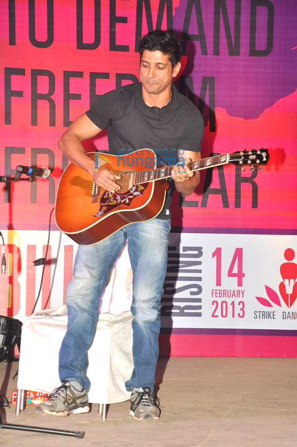 farhan akhtar at the 1 billion rising concert 7