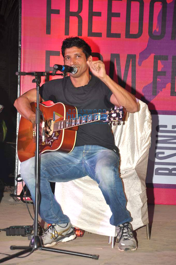 farhan akhtar at the 1 billion rising concert 8
