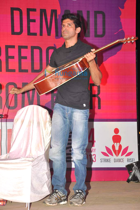 farhan akhtar at the 1 billion rising concert 12