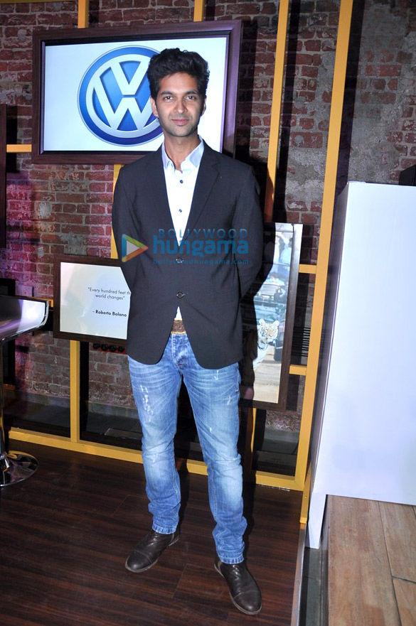 neil launches indias 100 best destinations book 9