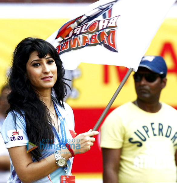 urvashi chaudhary manoj tiwari were invited by army in ranchi 4