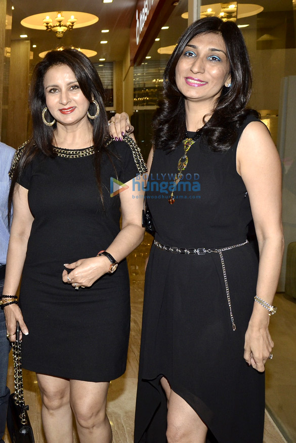 celebs at nisha jamwals champagne evening at icasa 20