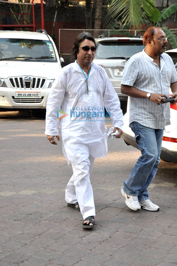 shilpa neil others at sonu nigams mothers prayer meet 29
