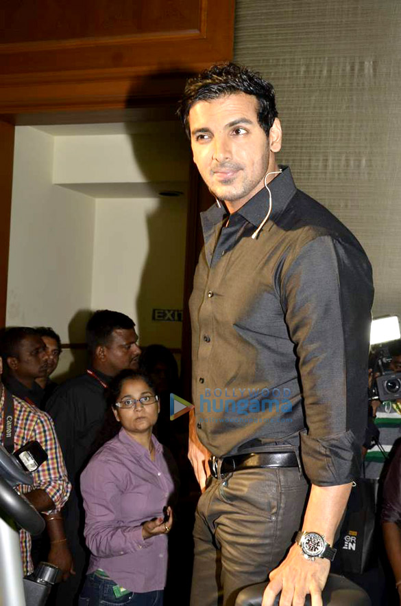 john abraham at garniers promotions 7