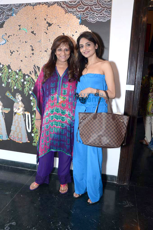 madhoo at shaan bhatnagars exhibition hosted by sharmila khanna 4