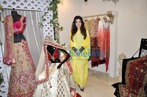 karisma kapoor at designer archana kochhars store 6