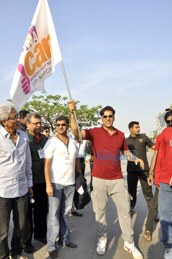 akshay jackky at dna womens half marathon 14