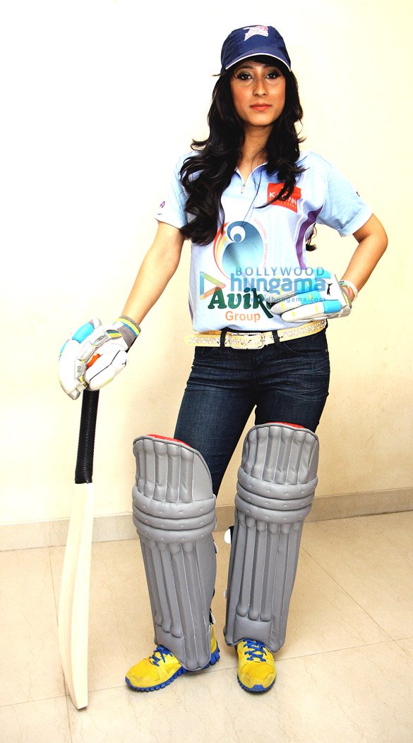 ccls brand ambassador urvashi chaudhary shoots in cricket costume 11