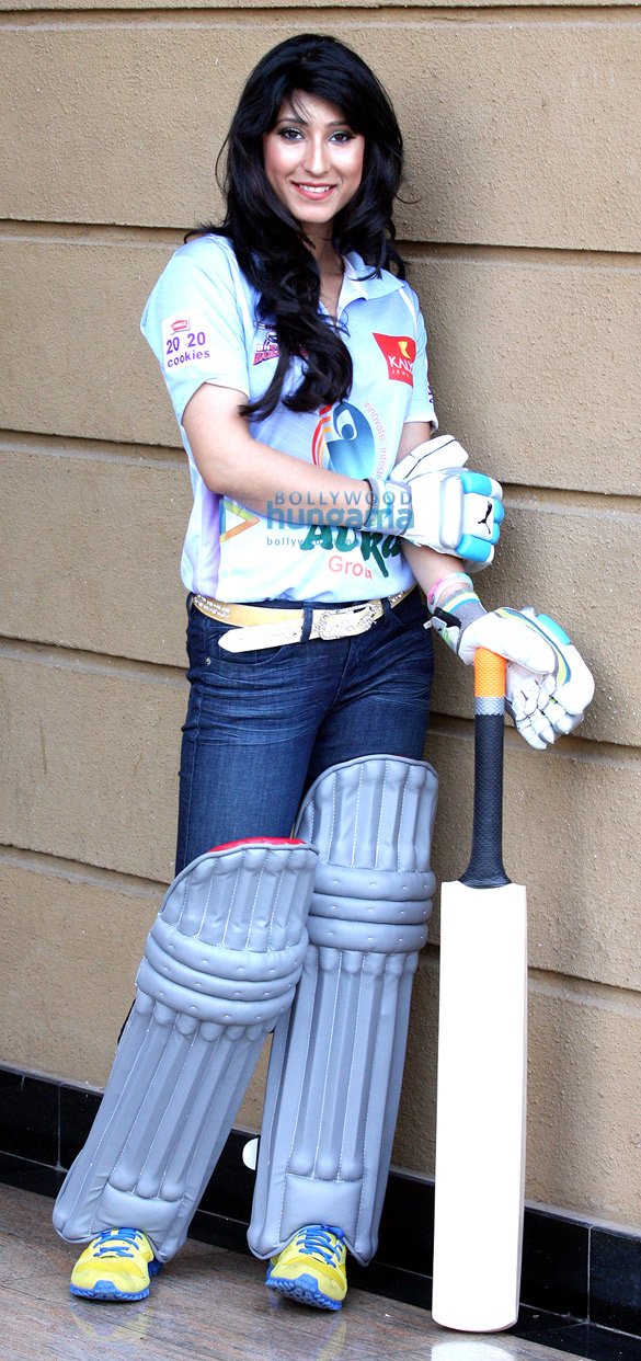 ccls brand ambassador urvashi chaudhary shoots in cricket costume 12