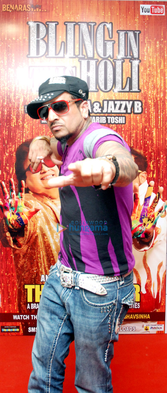 bappi lahiri jazzy b unveil anubhav sinhas music video the holi war 10