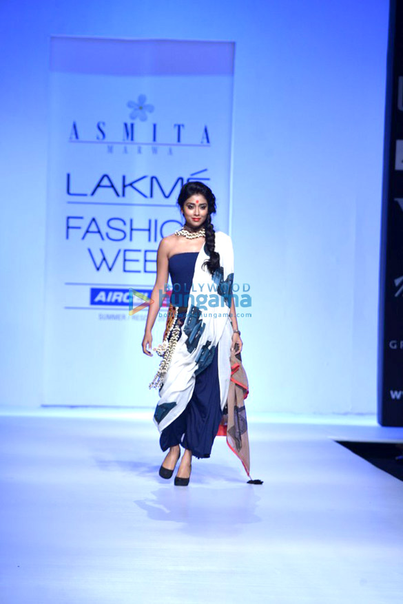 shriya walks for asmita marwa at lakme fashion week 2013 day 1 3