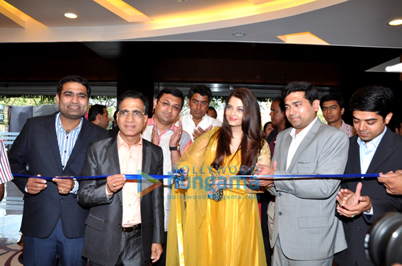 aishwarya rai bachchan amitabh bachchan at kalyan jewellers inaugural function 2