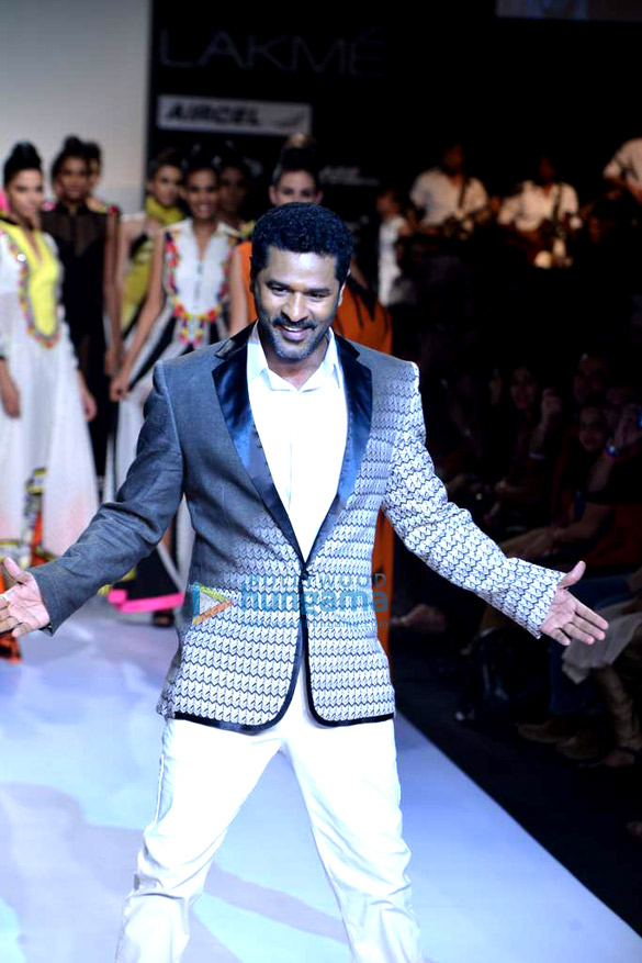 prabhu dheva shazahn walk the ramp for archana kochhar at lakme fashion week 2013 4