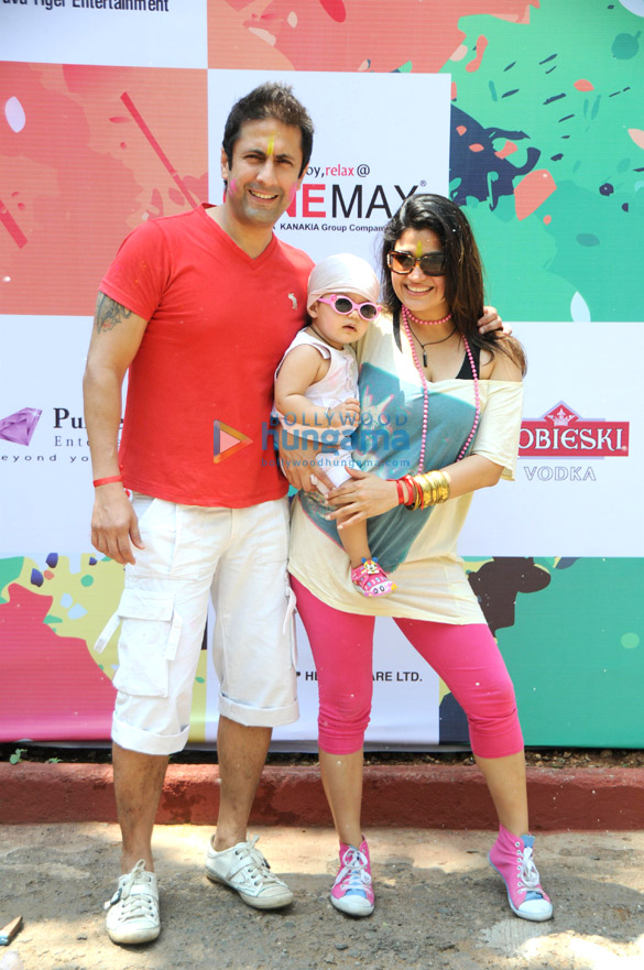 celebs celebrate holi at colour blasts 2013 4