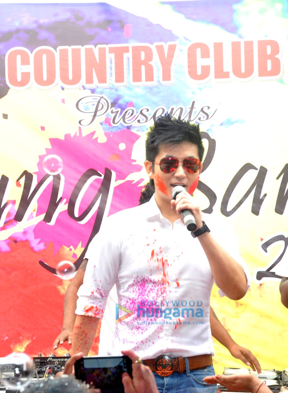 sayali bhagat meiyang chang at country clubs rang barse 2013 holi bash 3