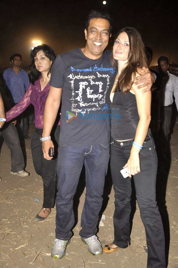 jackky esha zayed at dj tiestos concert 6