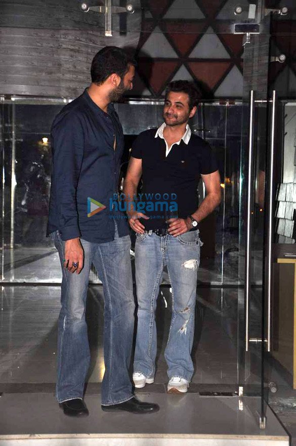 celebs at sanjay maheep kapoors private dinner 13