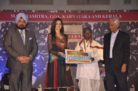 simran kaur mundi at godfrey phillips bravery awards 2