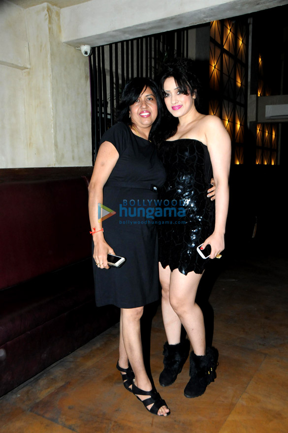 rohhit verma throws surprise birthday party for sister swati loomba 9