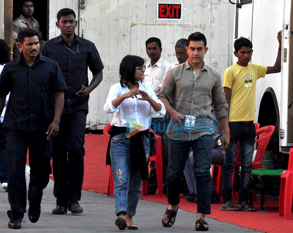 aamir khan snapped at mehboob studio 4