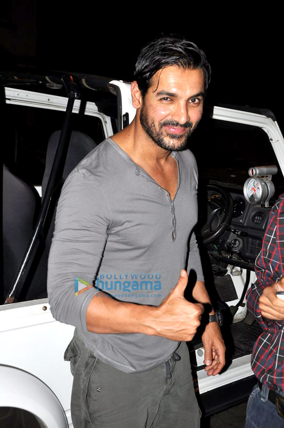 john abraham snapped in bandra 3
