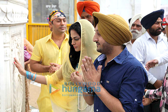 veena malik visits shri teg bahadur gurudwara in patiala 4