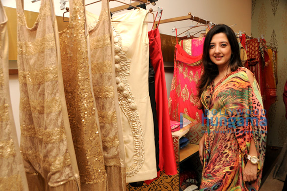 amy billimoria stylizes hrishita bhatt for her summer collections 10
